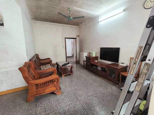 广州天河燕塘燕塘大院燕塘大院 两房一厅近地铁采租金便宜 有钥匙随时