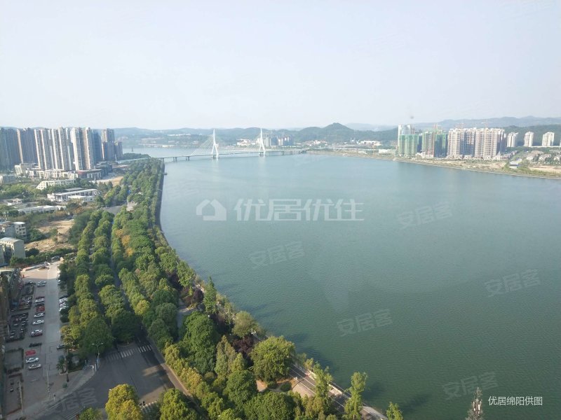 博雅海润广场6室3厅5卫118㎡南203万