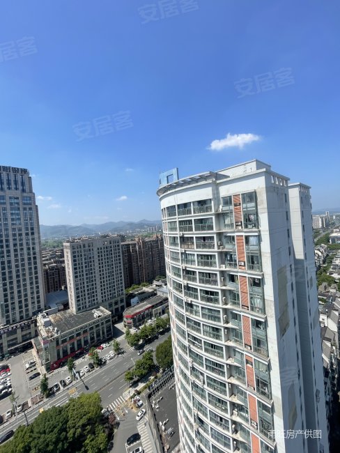 华都大厦中高楼层 57平朝南,一室一厅带大阳台,73.8万