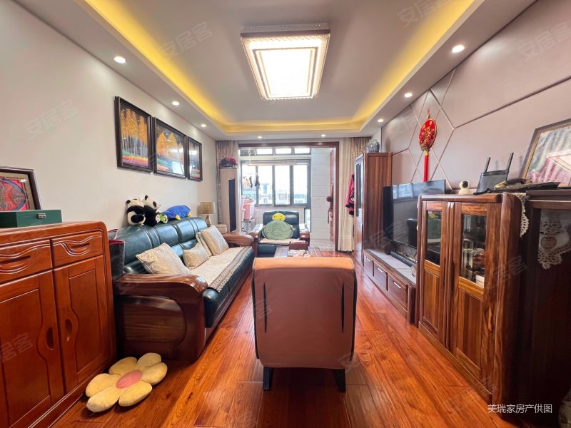 房子有点贵 但对比下来还是很有性价比 新装2年 家具家电全送,佘北家