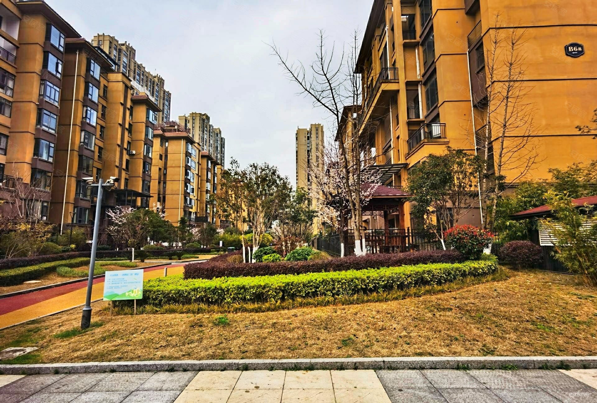 贵阳房产网>贵阳二手房>观山湖二手房>商贸城二手房>宇虹万花城北区>