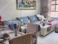 海西格尔木城区昆仑花园小区，两室两厅一卫，简单装修，中下楼层，出租房源真实图片