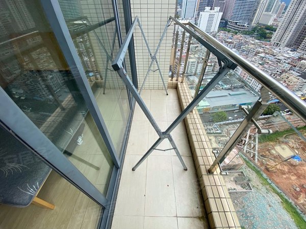 深圳罗湖东门东方颐园东方颐园 近晒布地铁站 俩房租4200 家私电全齐