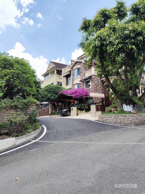 汽博金开别墅区 美利山山顶别墅 端头户型 带地下室花园300