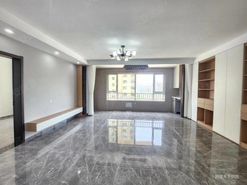 香舍水郡   一期 精装修三室两厅 南北通透 有证 送车位