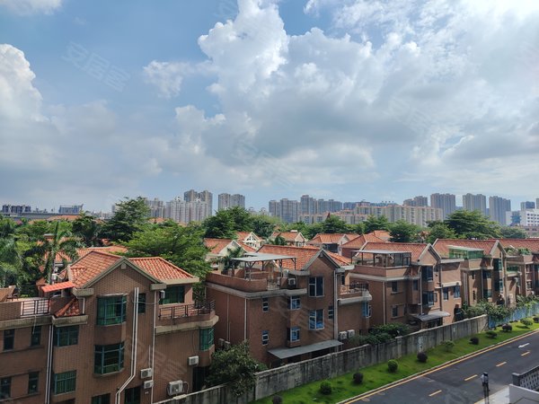 东莞寮步汽车东站皇庭峰景壹号(商住楼)全新装修 大三房 未入住 朝南