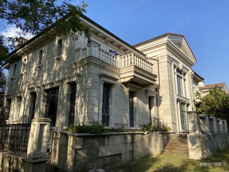 九龙仓国宾1号(别墅)5室3厅6卫676㎡南北5888万