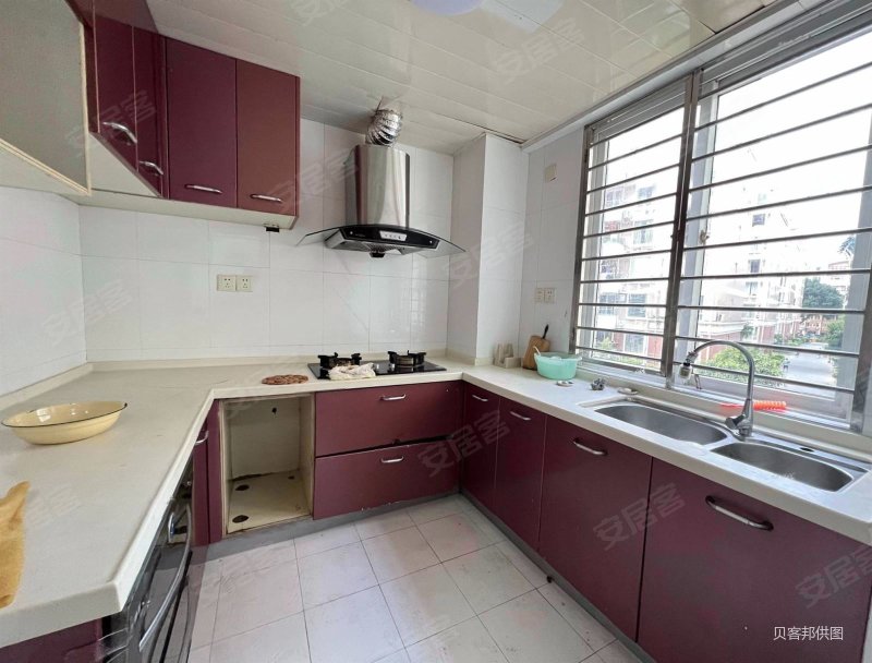 金帝花园电梯大四房60平的大客厅加10米大阳台