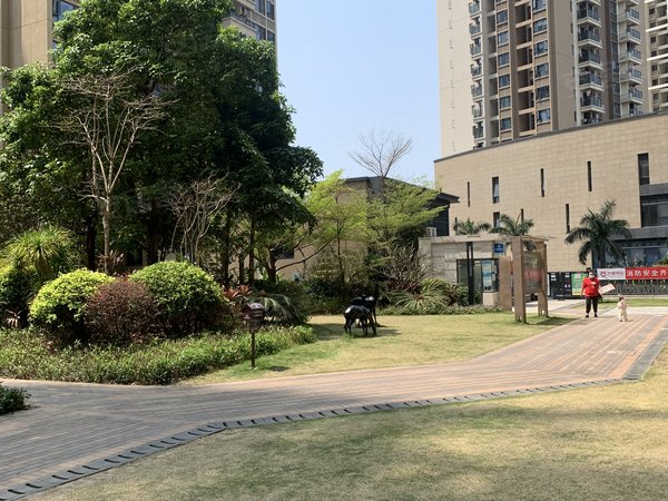 深圳宝安塘尾华强城(一二期)华强城(一二期) 3室2厅2卫 精装修 配套