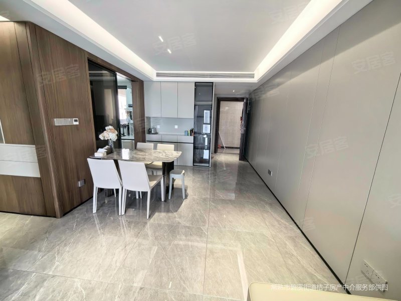 南向采光好 满二 车位充足 次新房 精装可拎包入住,新城悦隽华庭二手