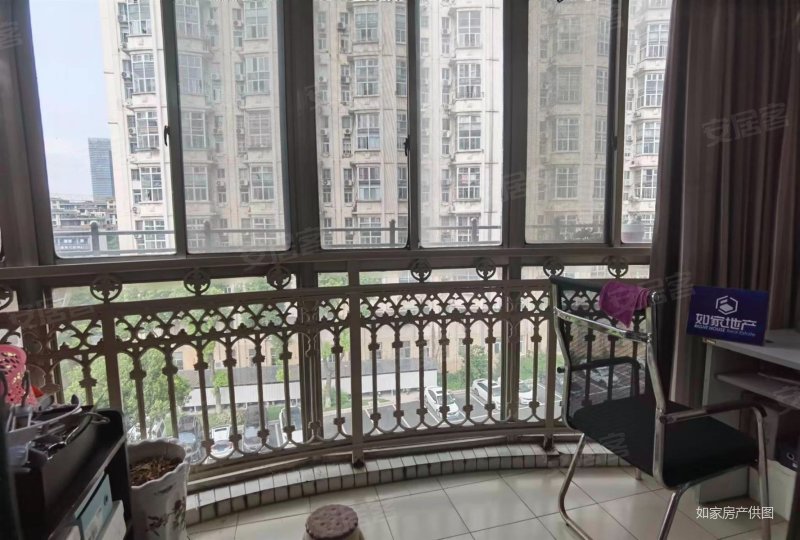 出门东亭地铁口 大平层 拎包入住 采光无遮挡 大三房急售,宝城花园