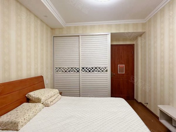 毗邻万达广场 新丰小区 精装修 配套齐全 民用水电 随时看房