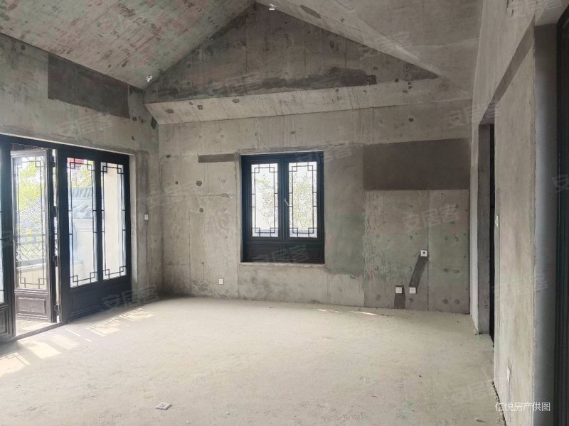 融创揽月府二期 徽派合院 南入户 小区中间位置 赠送3个车位,融创