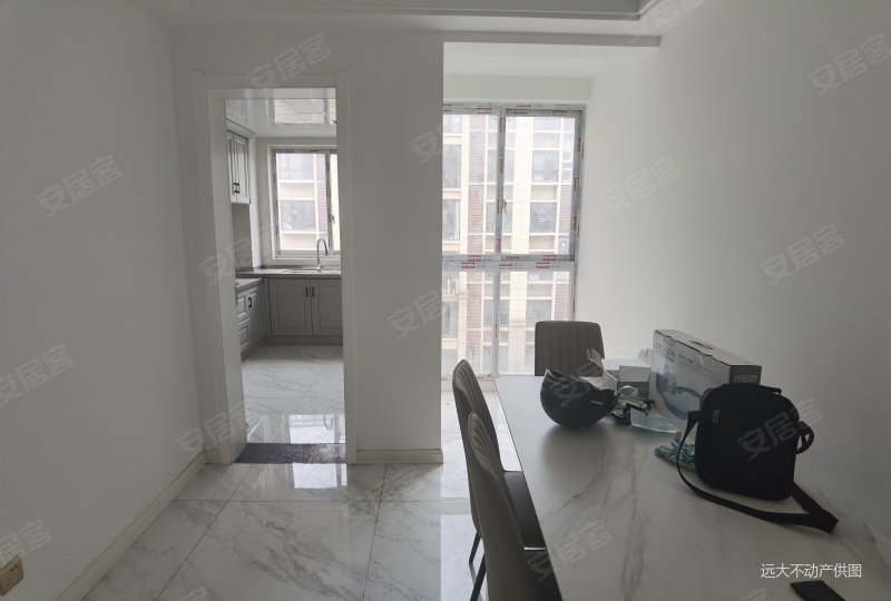 yd扬州天下三期电梯洋房精装修大三房有钥匙随时看有车位急售