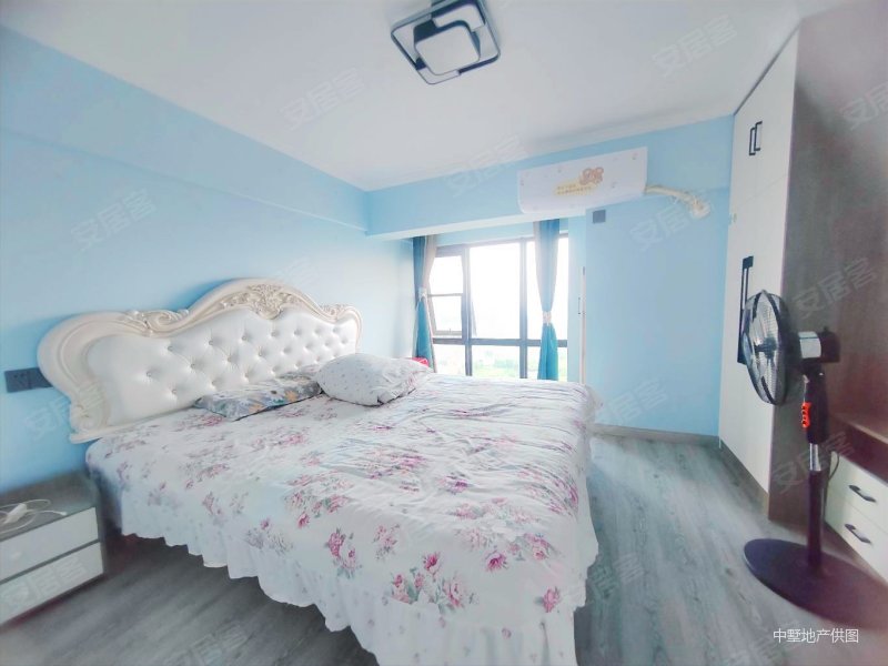 尚东金座  精装修拎包入住    楼层 空间大