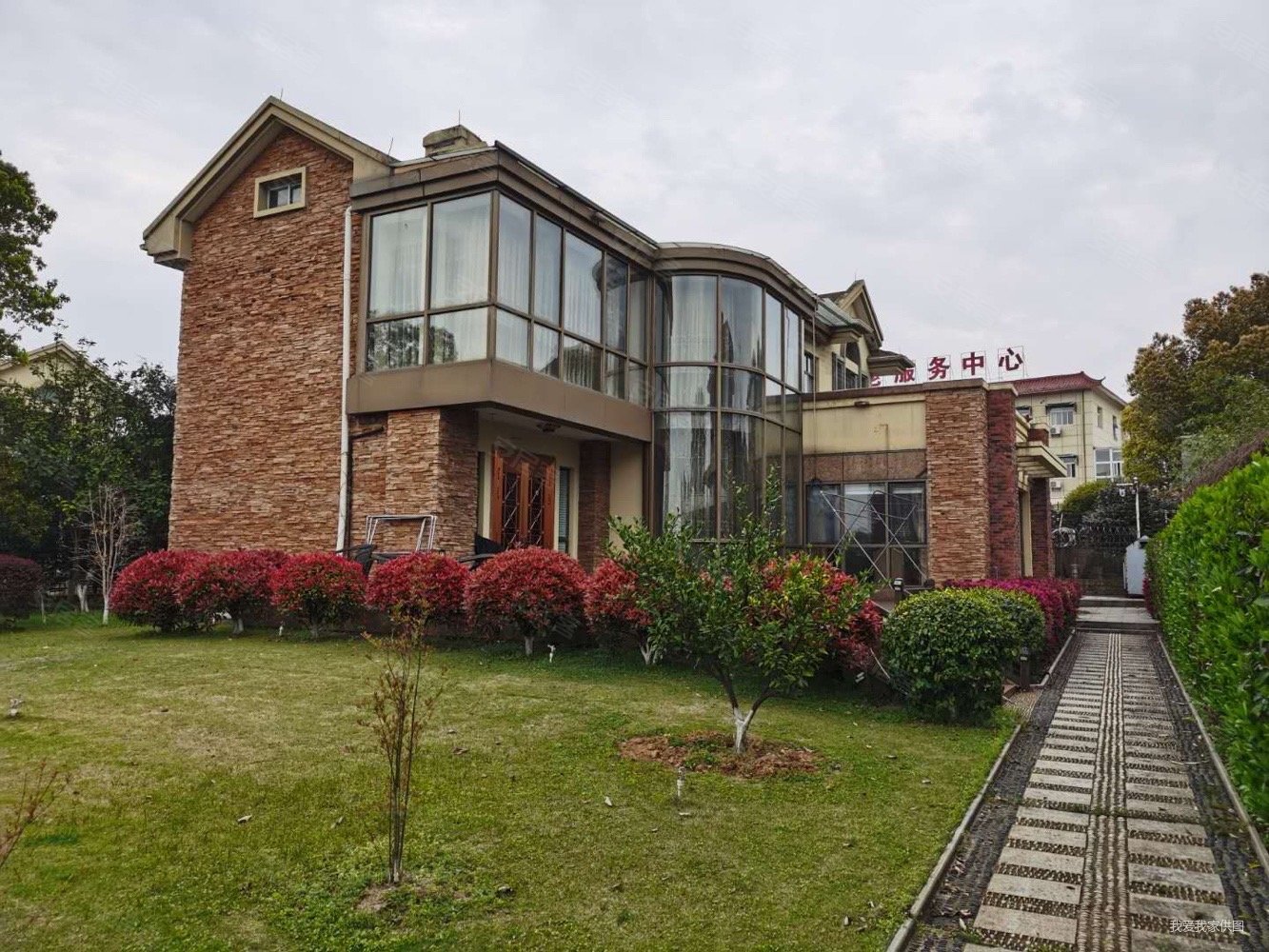 绿地兰宫5室3厅4卫327.02㎡南北1330万