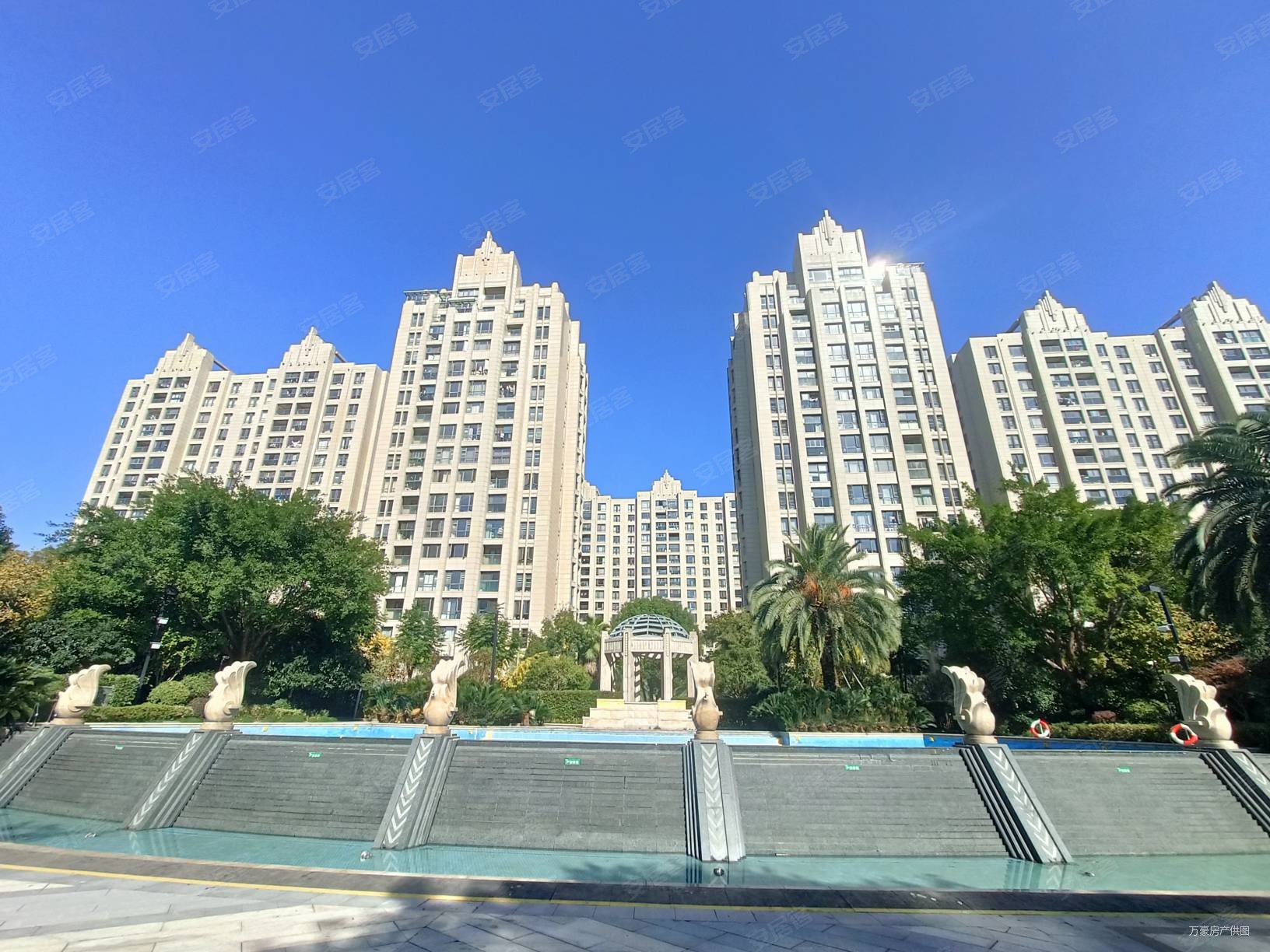 景隆公馆3室2厅2卫139.64㎡南316.8万