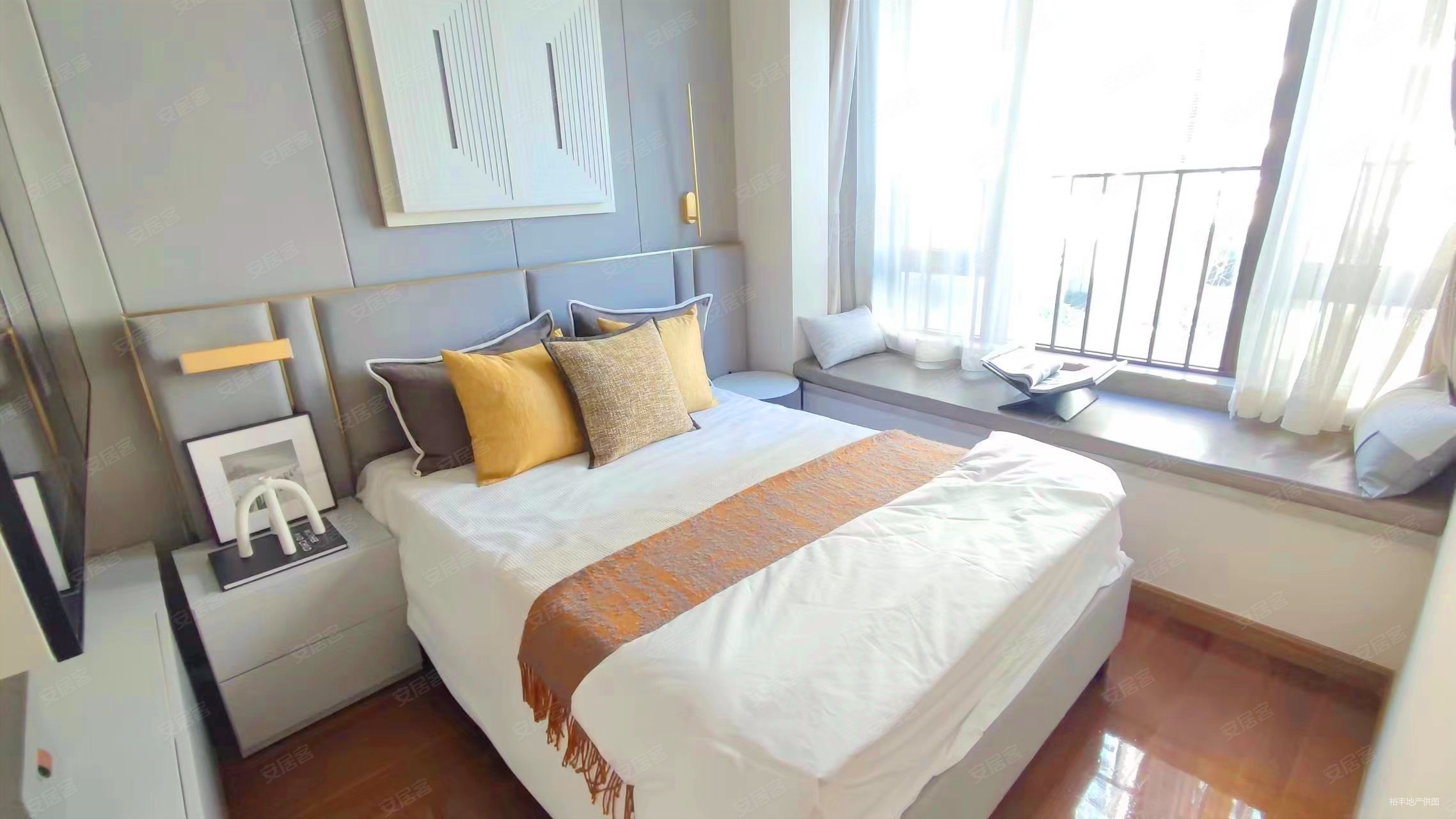 保利珑玥公馆 地铁口旁 双卫 南向精装现房 随时看房