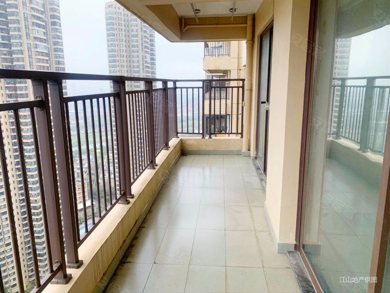 中海九玺6室2厅3卫117.72㎡南北160万