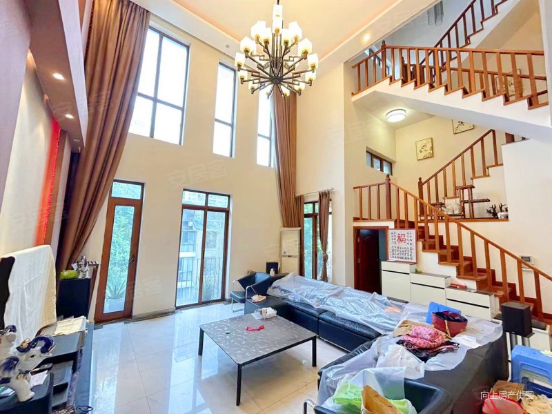 总部城旁顶跃花园洋房带大露台住家装修龙湖物业