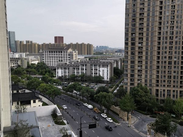 杭州临平临平理想臻品临平理想高档小区精装修4房2卫有地暖有车位出租