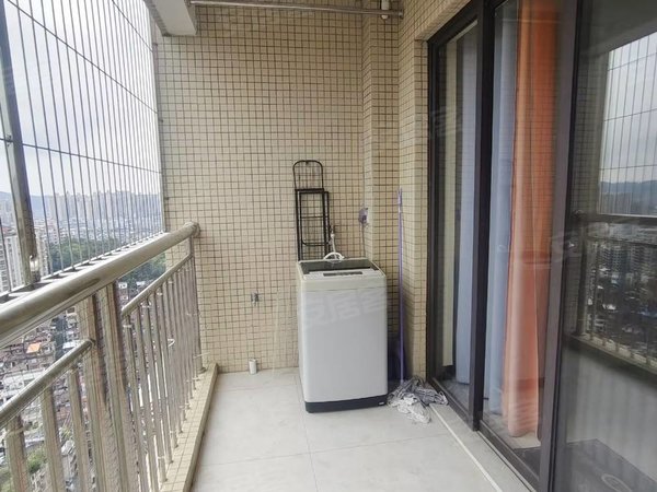 梧州万秀太阳广场福兴龙城旺城附近,电梯高层2房,拎包入住,阳台看花园出租房源真实图片