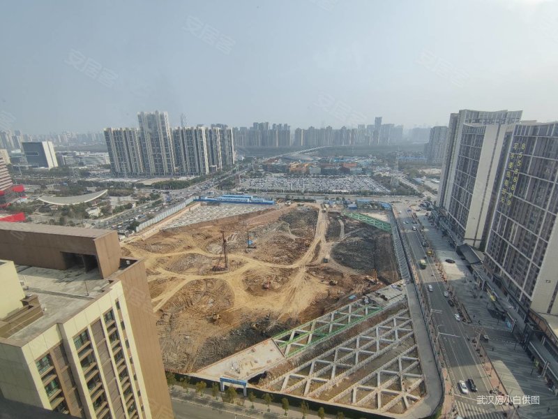 梦想特区宏图里5室2厅3卫204.05㎡南北296万