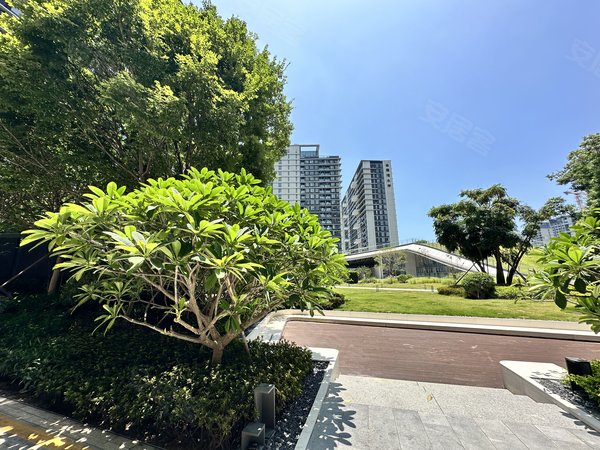 深圳宝安福永会展湾水岸广场y水岸两房精装空房 房屋漂亮花园优美