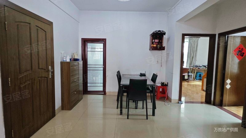 康居花园三房精装修出售,交通便利生活配套齐全