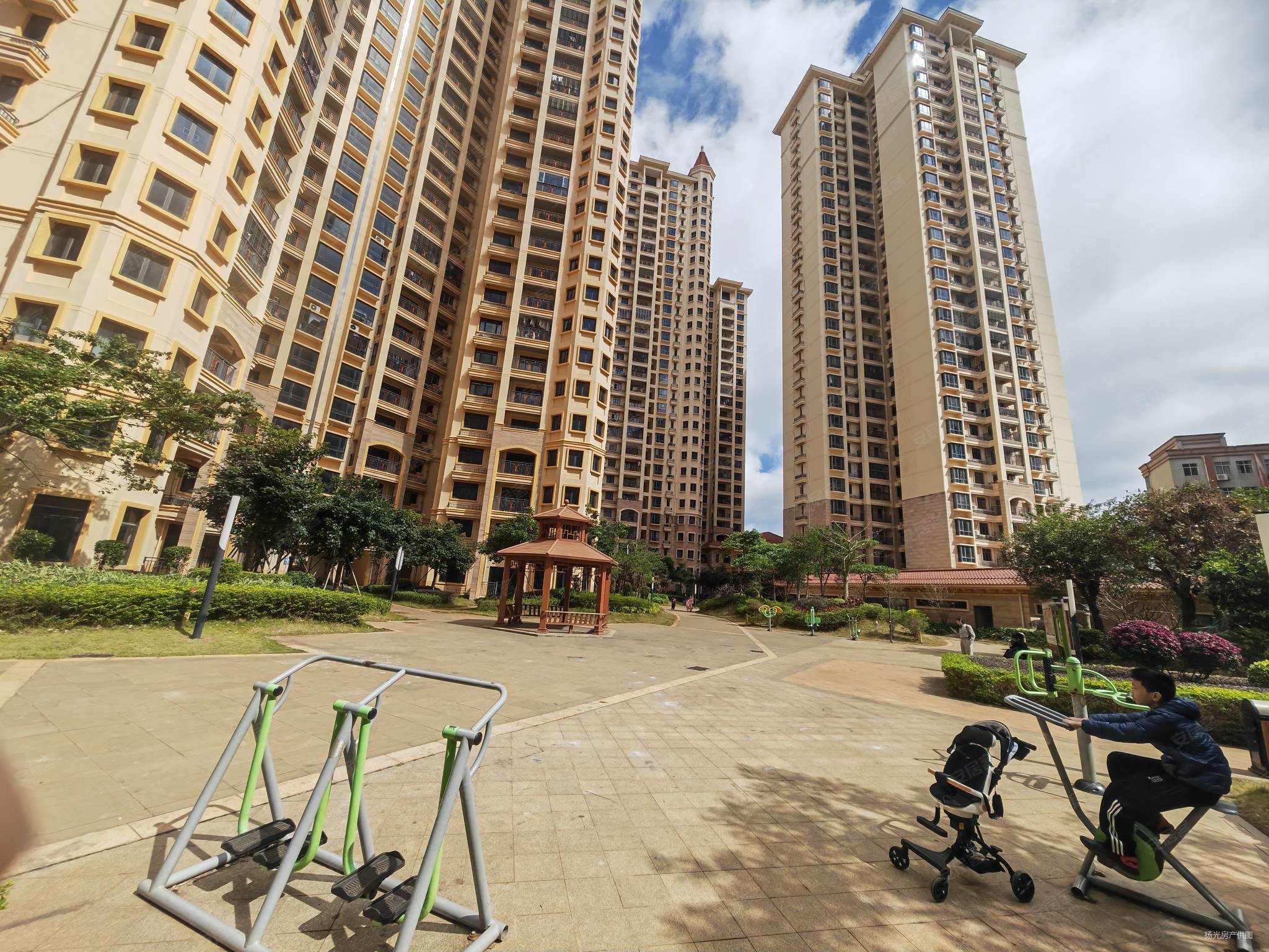 金源华庭3室2厅2卫106㎡南北50万