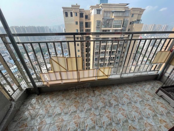 重庆合川合川宝龙城市广场中悦城尚城城中心财富附近 精装两房带私家