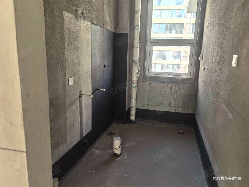 金邑尚府3室2厅2卫143㎡南北136万