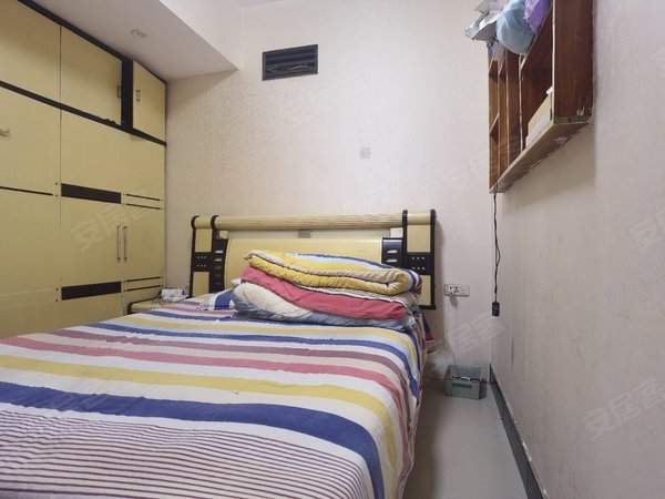 重庆江北五里店远银大厦五里店永辉超市楼上,精装修,小户型出租,看房