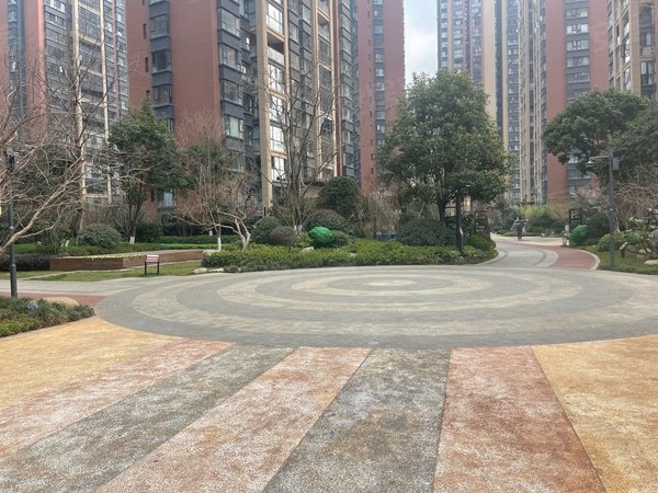 昆明西山前卫营润城5区润城五福临空房非常干净3房2卫保养好看房有