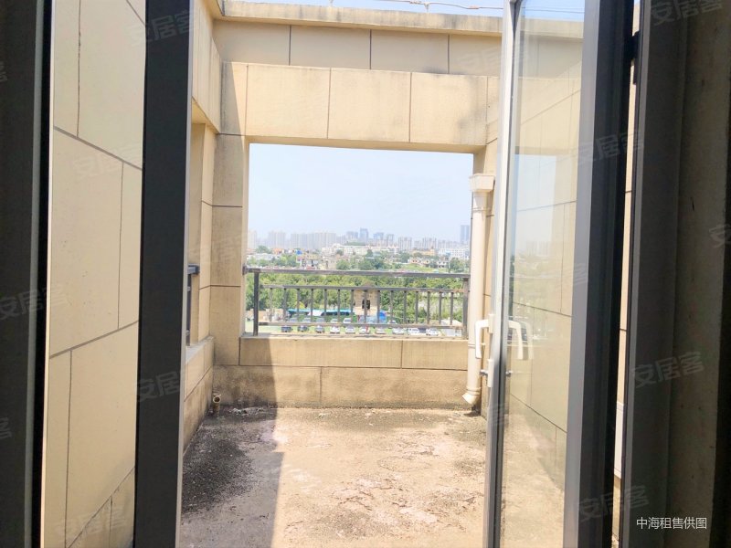 中海城屿墅 180平3室3卫上叠拼带露台 400w