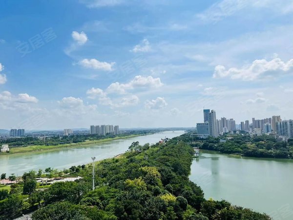 南宁西乡塘相思湖新区骋望骊都(南区)三个景观阳台,南北对流,可以看