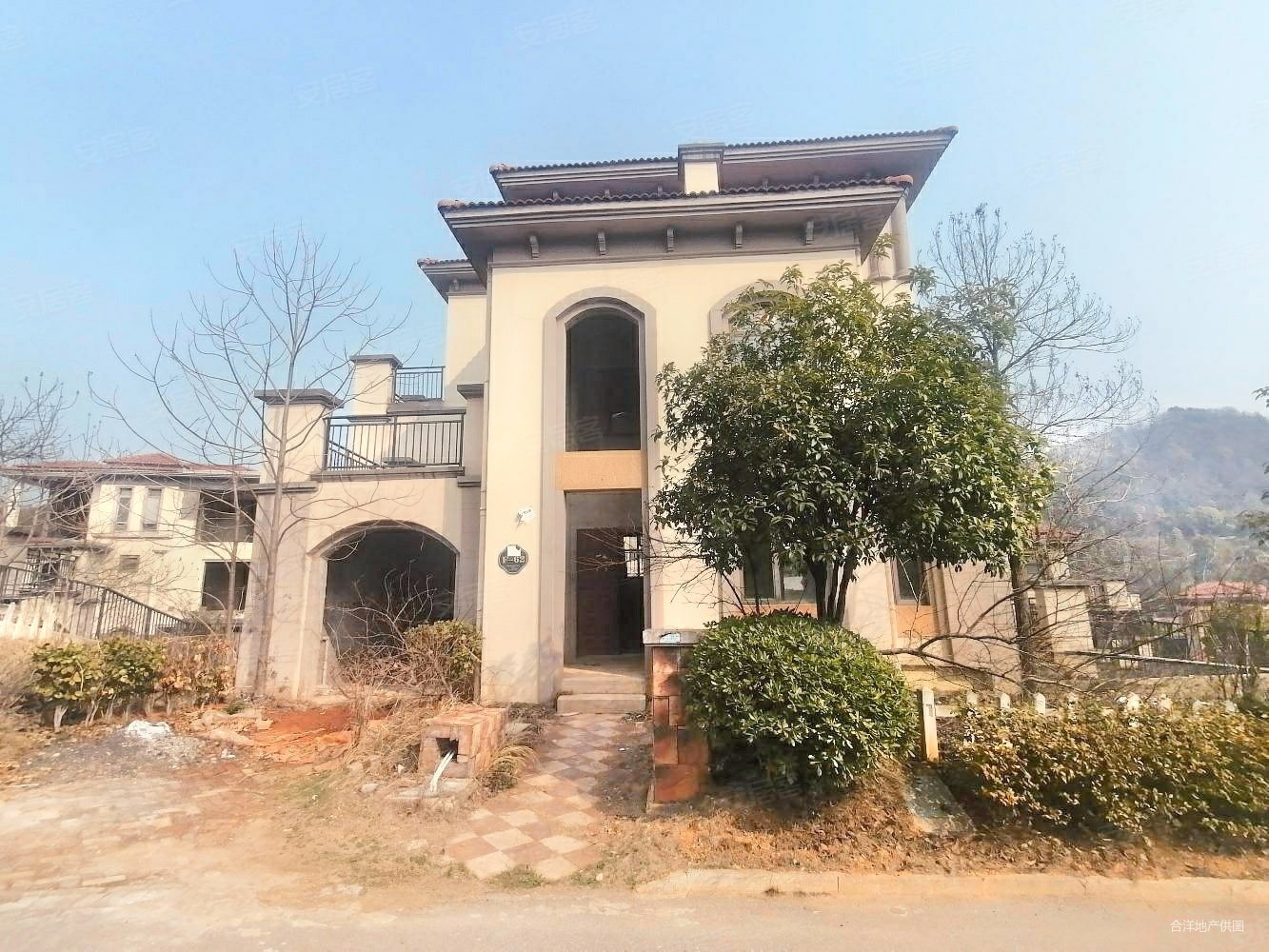 卓越麓山别墅(别墅)5室2厅4卫334.64㎡南北768万