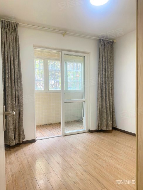 铁合金怡芳苑小区二期端头房小三居装修好医疗配套成熟