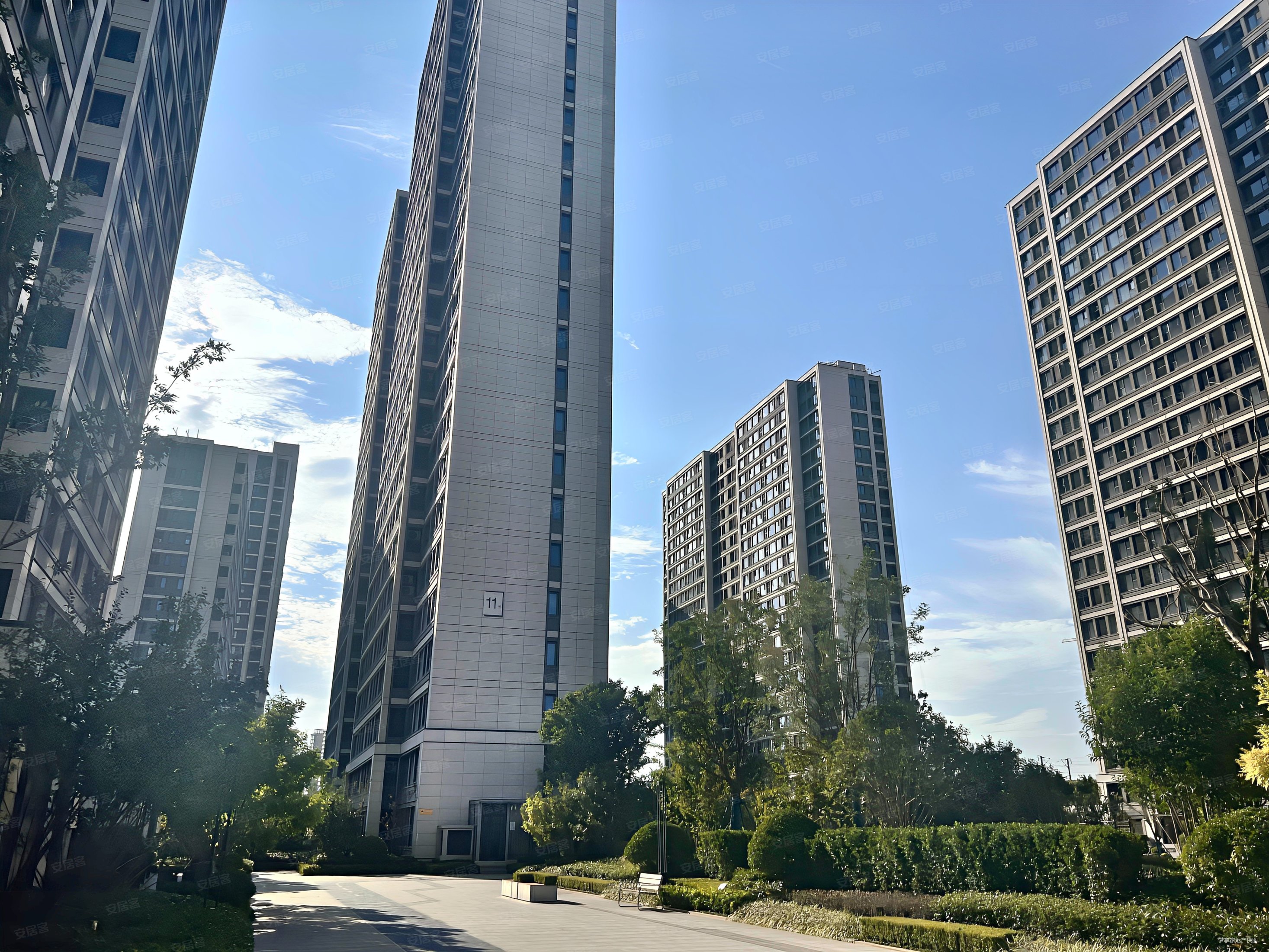 陆港绿城西安全运村木兰郡3室2厅1卫98.43㎡南北200万