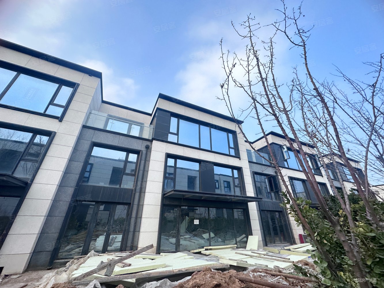 保利红岛湾联排现房双气入户民用水电买即送院子车位