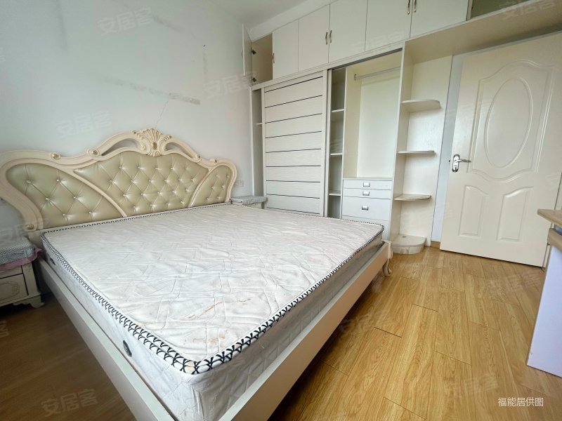 惠风同庆花园蜜糖镇 近地铁 精装修 三方户型 楼层采光很好