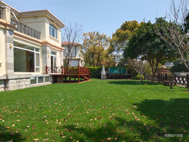 金爵别墅5室3厅4卫552㎡南北3880万