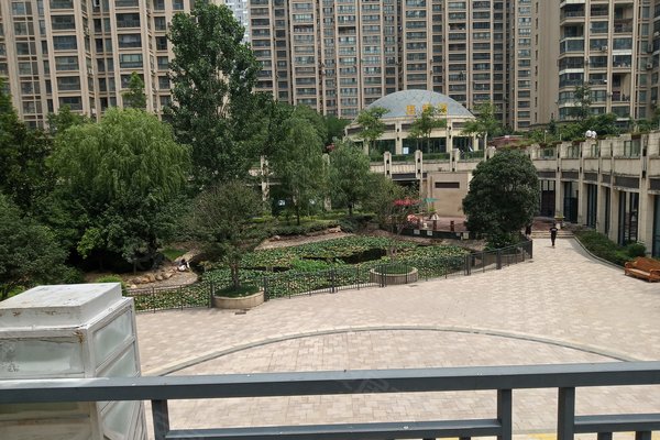 好不好_中介房产经纪人:朱鹏伟对正弘蓝堡湾的评价-郑州安居客