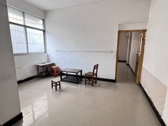 钦州灵山灵山城区友谊路自建房，一房一厅配有床热水器！350一个月出租房源真实图片