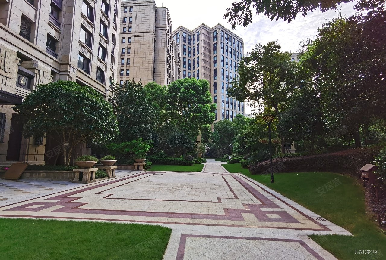 保利西岸3室2厅2卫199.09㎡南北3990万