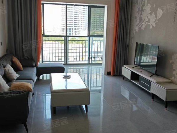 防城港港口桃花湾广场荣顾购物公园荣顾公园里,房屋干净整洁.