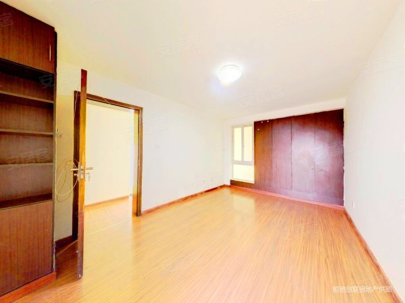 锦海国际花园      3室1厅2卫 普通装修,阳光充足,治