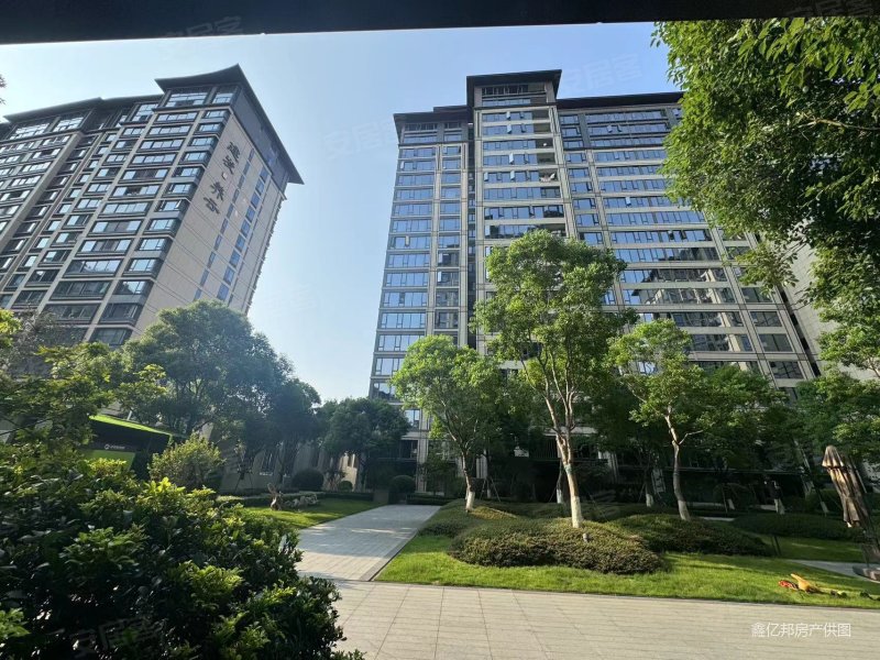 中骏天宸 豪装5房4卫 前后看中庭 一梯一户 带车位两个