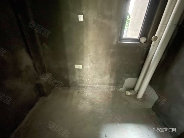 建发央著4室2厅2卫137.91㎡南298万