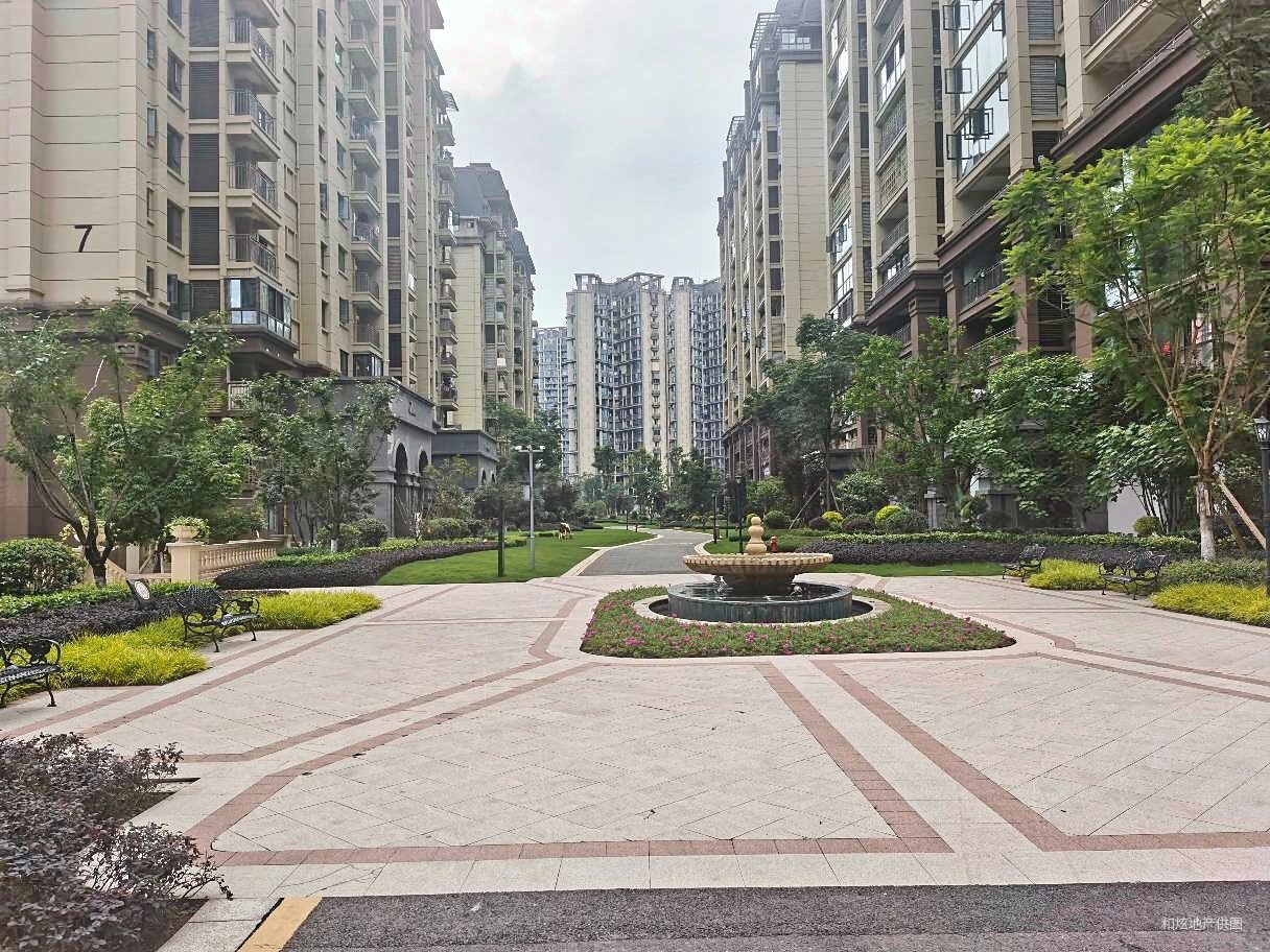 花滩世纪华府毛坯3房2卫出售